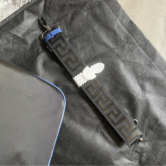 Versace Parfums Weekend Duffel Travel Gym Bag - NWOT - Picture 7 of 16